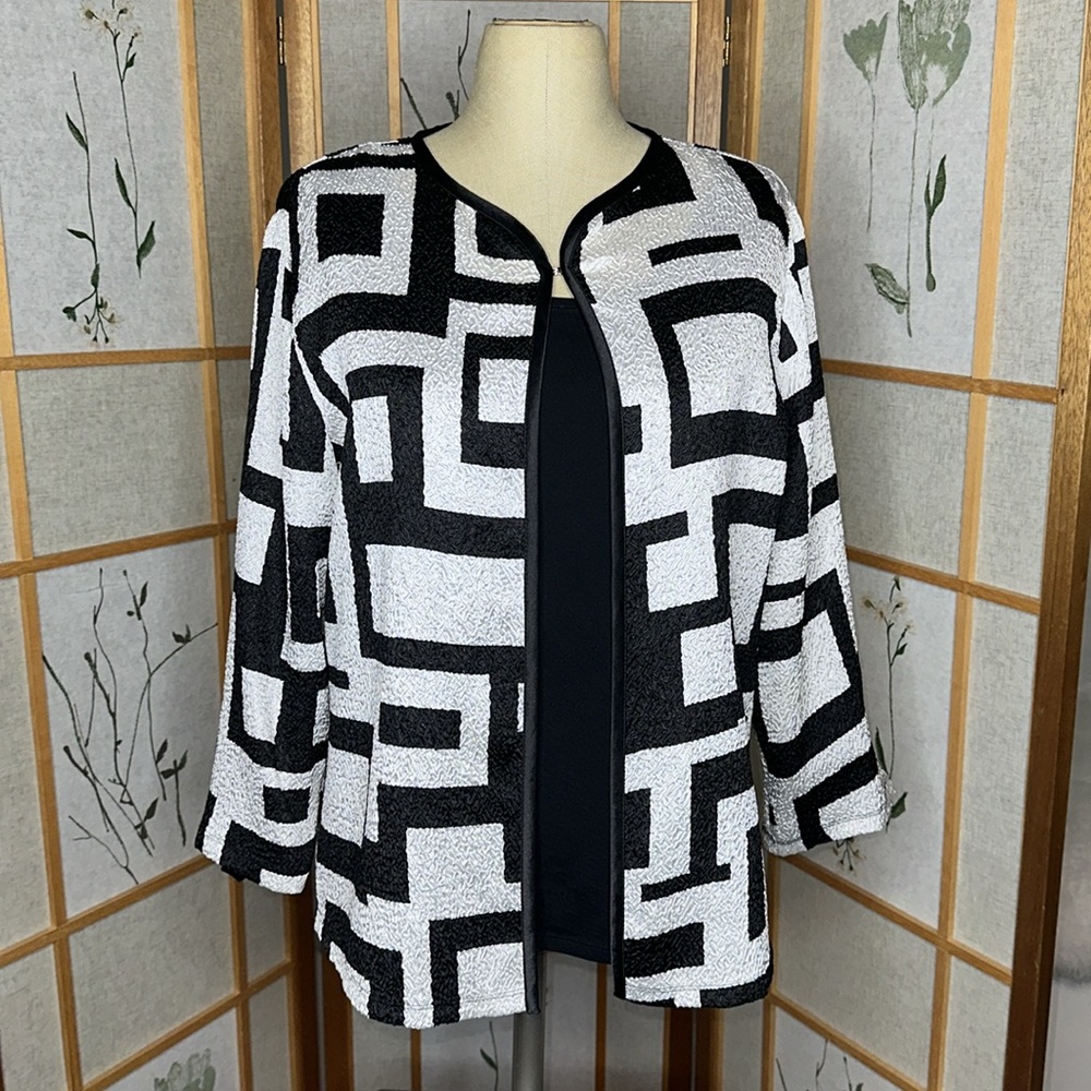 Allison Daley elegant black and white geometric design. Fits like a large